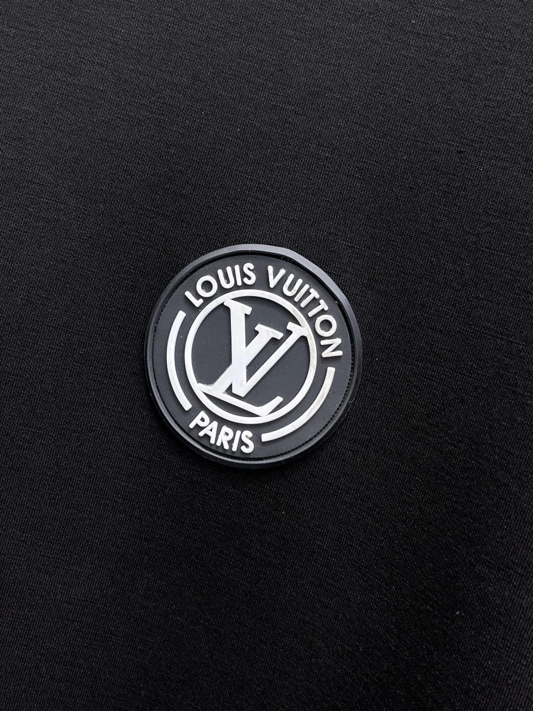 🅿️540 [LV Louis Vuitton] hot-selling suit is coming. Focus on the original version of the official website. 2025 new hot-selling round neck sweatshirt suit. The original order is the best 🇭🇰. It is the meticulous work of top designers for a fitting and perfect upper body effect. All-natural high-quality Tencel Roman cotton 100%, close-fitting comfort, noble and elegant! Original hardware embodies elegance and nobility! Counter size: M-3XL (maximum wear up to 190 pounds)